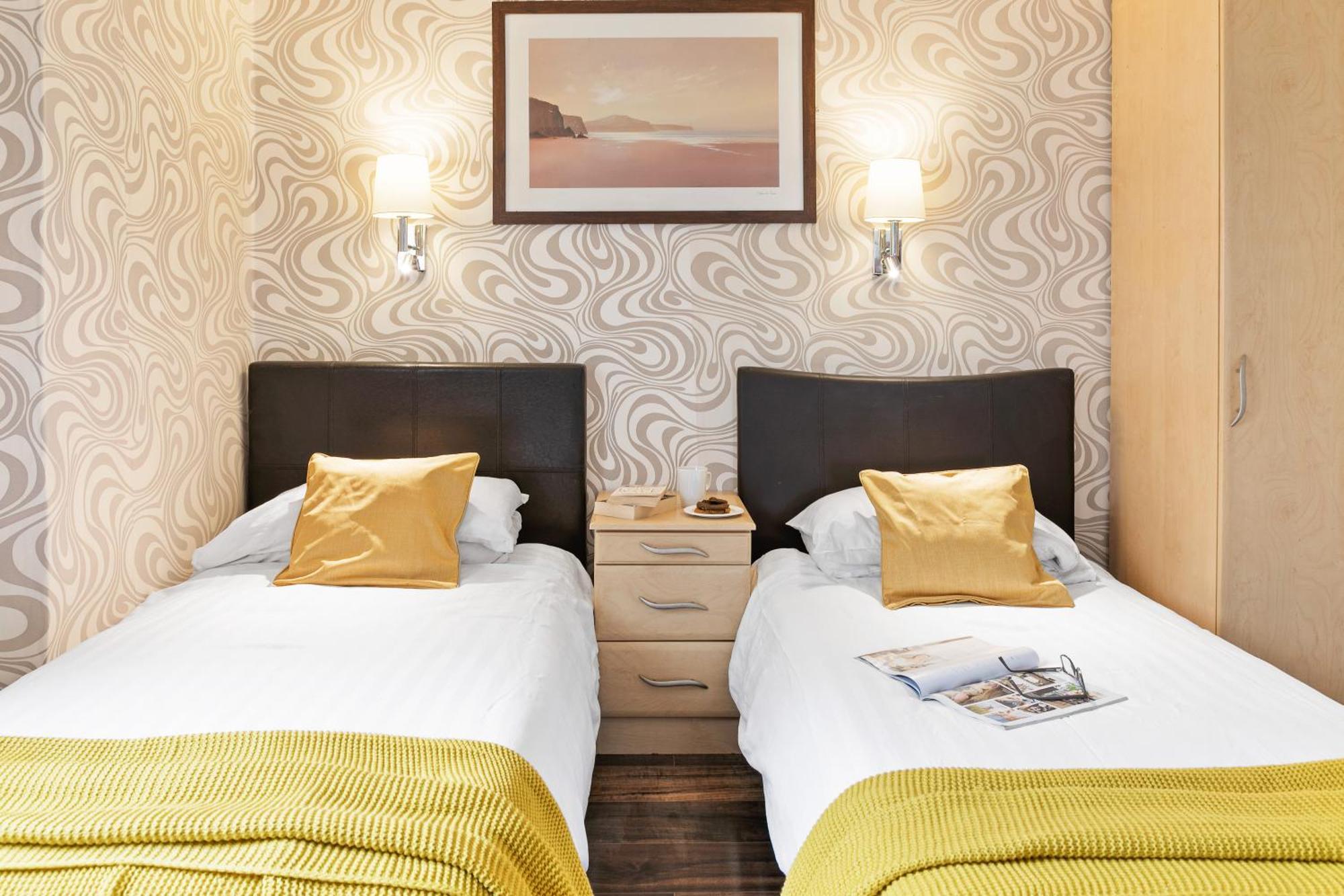 Seaways Hotel Пейнтон Экстерьер фото
