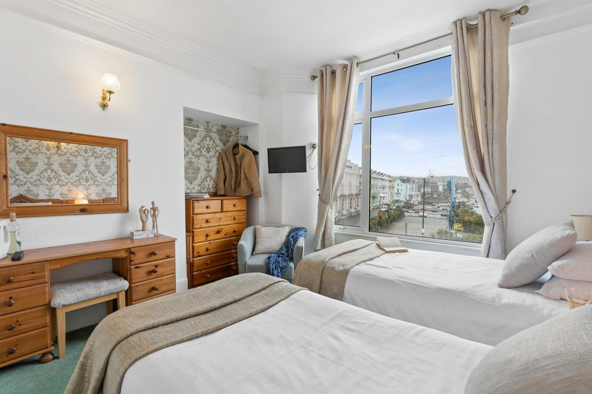 Seaways Hotel Пейнтон Экстерьер фото